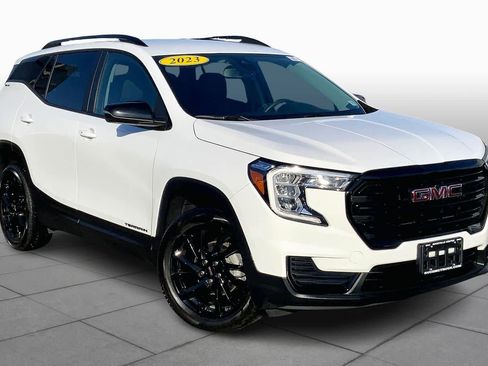 Used 2023 GMC Terrain SLE w/ Driver Convenience Package image 3
