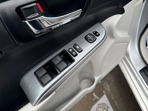 Used 2014 Toyota Camry XLE image 24