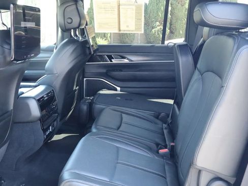 Used 2023 Jeep Wagoneer Series III w/ Rear Seat Video Group 1 AWD/4WD image 32