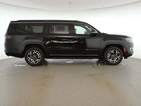 New 2024 Jeep Wagoneer L Series III w/ HD Trailer Tow Package image 30