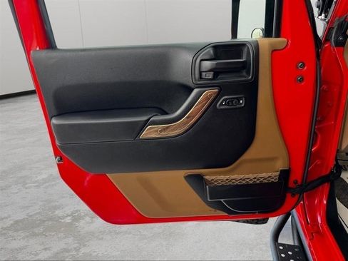 Used 2018 Jeep Wrangler Unlimited Sahara AWD/4WD image 10