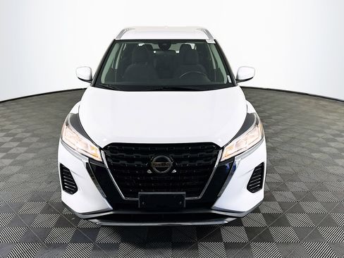 Used 2021 Nissan Kicks SV FWD image 2