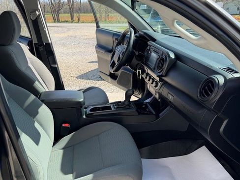 Used 2019 Toyota Tacoma SR w/ SR Convenience Package image 13