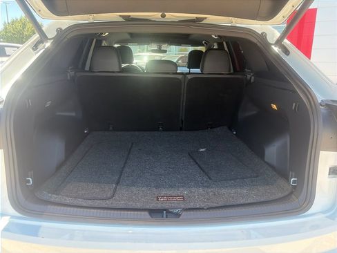 Used 2023 Volkswagen Atlas Cross Sport SE w/ Panoramic Sunroof Package FWD image 10