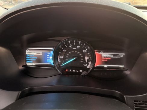 Used 2017 Ford Explorer Limited image 26