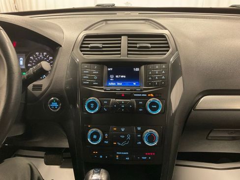 Used 2019 Ford Explorer XLT image 22