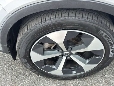 Certified 2025 Volvo XC40 B5 Plus AWD/4WD image 33
