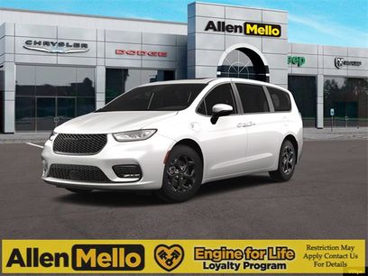 New 2023 Chrysler Pacifica Limited w/ S Appearance Package