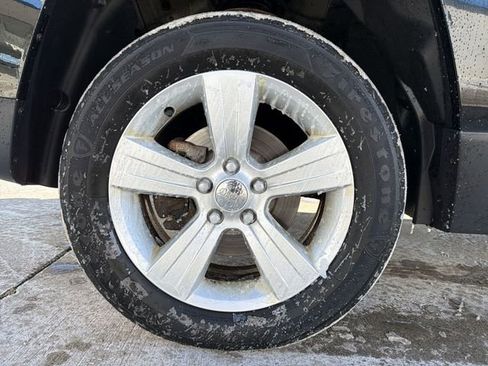 Used 2014 Jeep Patriot Latitude image 12