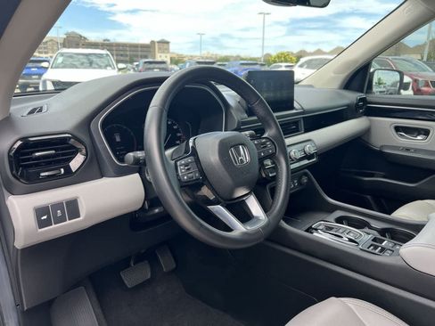 Used 2025 Honda Pilot EX-L image 8