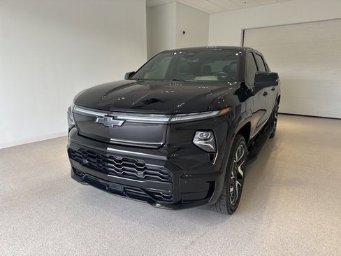 Used 2024 Chevrolet Silverado EV RST image 3