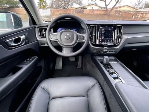 Used 2025 Volvo XC60 B5 Core AWD/4WD image 8