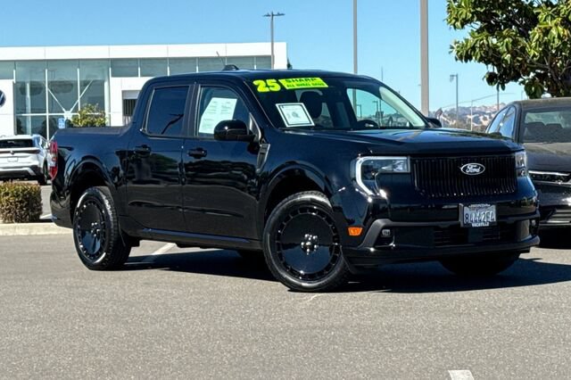 Used 2025 Ford Maverick Lobo AWD/4WD image 2