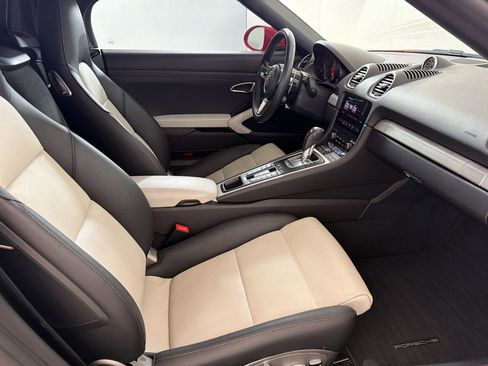 Certified 2024 Porsche 718 Boxster RWD image 28