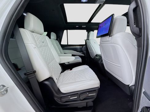 Used 2025 Cadillac Escalade Premium Luxury Platinum image 32