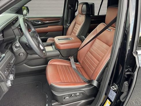 Used 2024 GMC Yukon Denali Ultimate AWD/4WD image 10