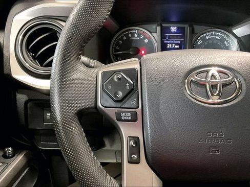 Used 2020 Toyota Tacoma SR5 AWD/4WD image 19