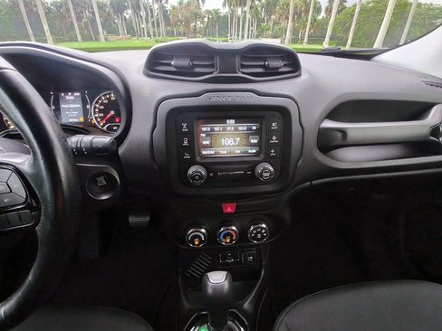 Used 2017 Jeep Renegade Altitude FWD image 9