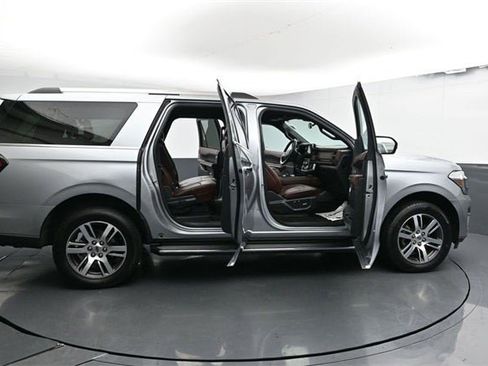 Used 2022 Ford Expedition Max Limited image 40