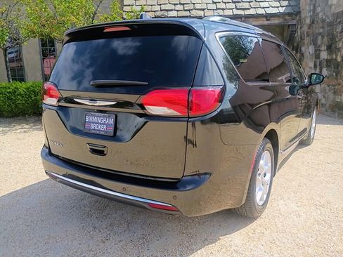 Used 2020 Chrysler Pacifica Touring-L Plus w/ Tire & Wheel Group image 11