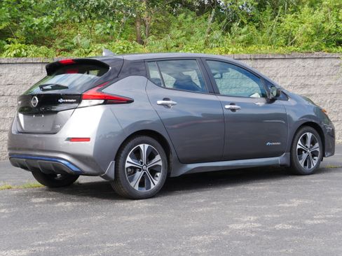Used 2018 Nissan Leaf SV w/ SV Technology Package FWD image 7