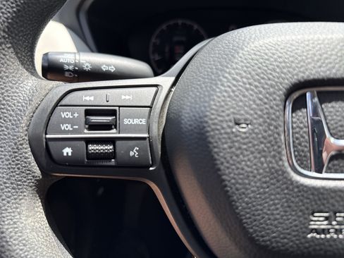 Used 2023 Honda HR-V LX image 18