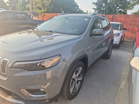 Used 2020 Jeep Cherokee Limited FWD image 3