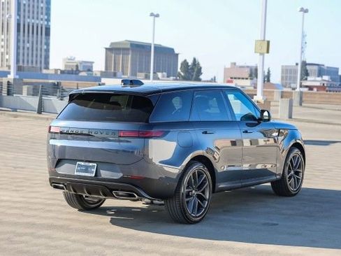 New 2025 Land Rover Range Rover Sport SE image 4