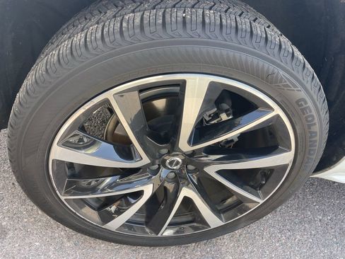 Used 2021 Volvo XC90 T6 Momentum w/ Protection Package Premier image 11