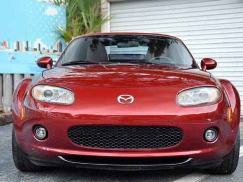 Used 2006 MAZDA MX-5 Miata Grand Touring w/ Premium Pkg RWD image 3