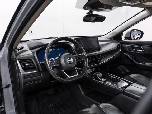 Used 2024 Nissan Rogue Platinum w/ Platinum Premium Package FWD image 3