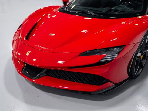 Used 2024 Ferrari SF90 Spider image 32