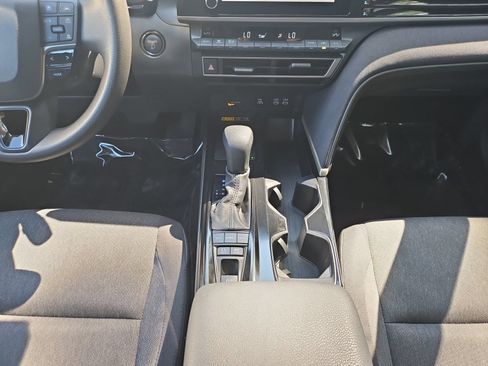 Used 2025 Toyota Camry LE FWD image 31