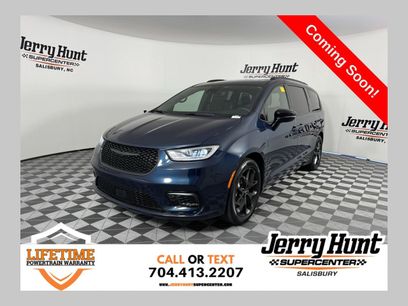 Used 2025 Chrysler Pacifica Limited