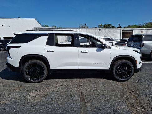 New 2026 Chevrolet Traverse LT w/ Driver Confidence Package AWD/4WD image 6
