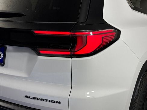 Certified 2025 GMC Acadia Elevation AWD/4WD image 46