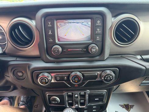 Used 2018 Jeep Wrangler Unlimited Sport S AWD/4WD image 29