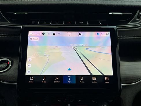 Used 2024 Jeep Grand Cherokee Limited w/ Luxury Tech Group II image 26