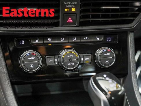 Used 2024 Volkswagen Jetta SE image 19