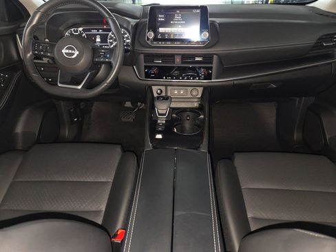 Used 2024 Nissan Rogue SV w/ SV Premium Package image 24