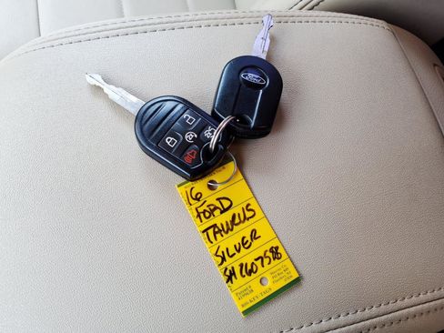 Used 2016 Ford Taurus SEL FWD image 24