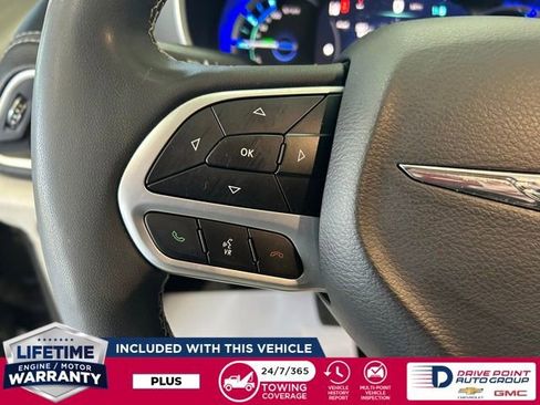 Used 2024 Chrysler Pacifica Limited FWD image 19