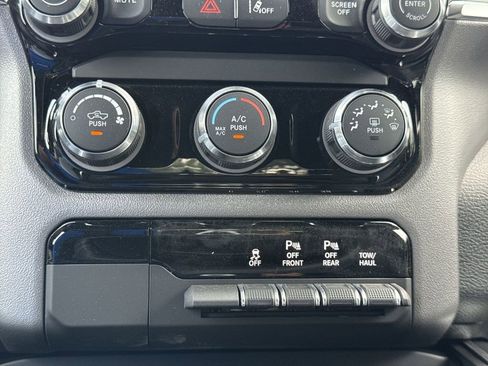 New 2026 RAM 1500 Express AWD/4WD image 29