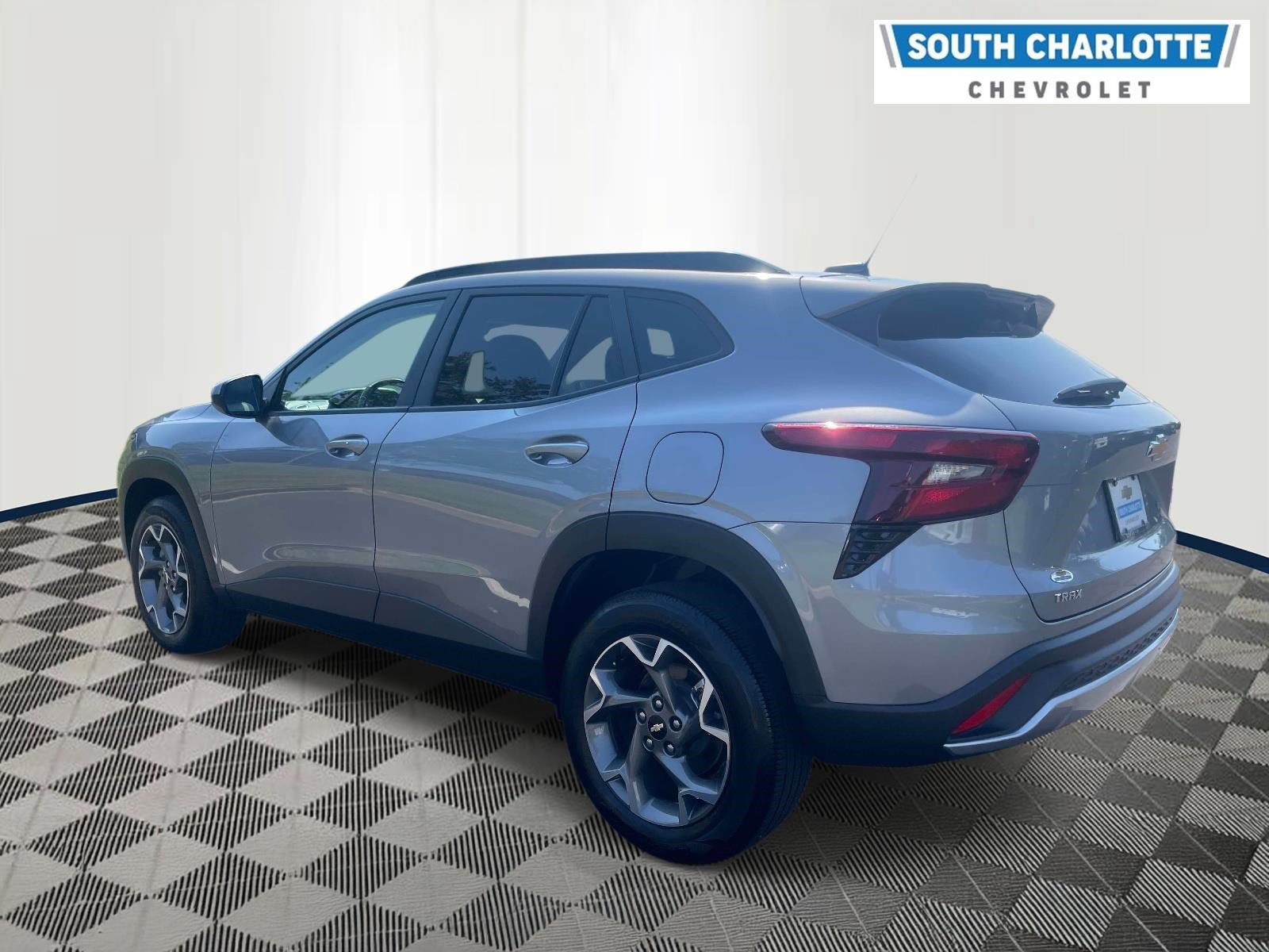 Used 2025 Chevrolet Trax LT w/ LT Convenience Package FWD image 6