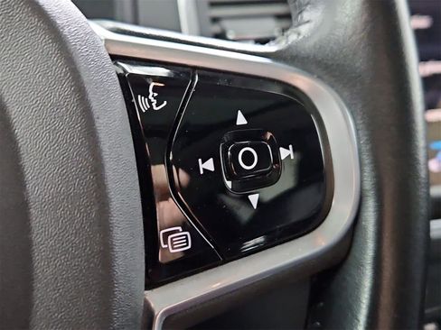 Used 2020 Volvo XC90 T6 Momentum image 26