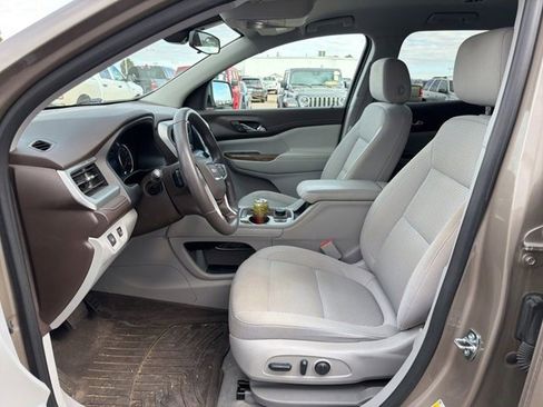 Certified 2023 GMC Acadia SLE w/ Driver Convenience Package image 2