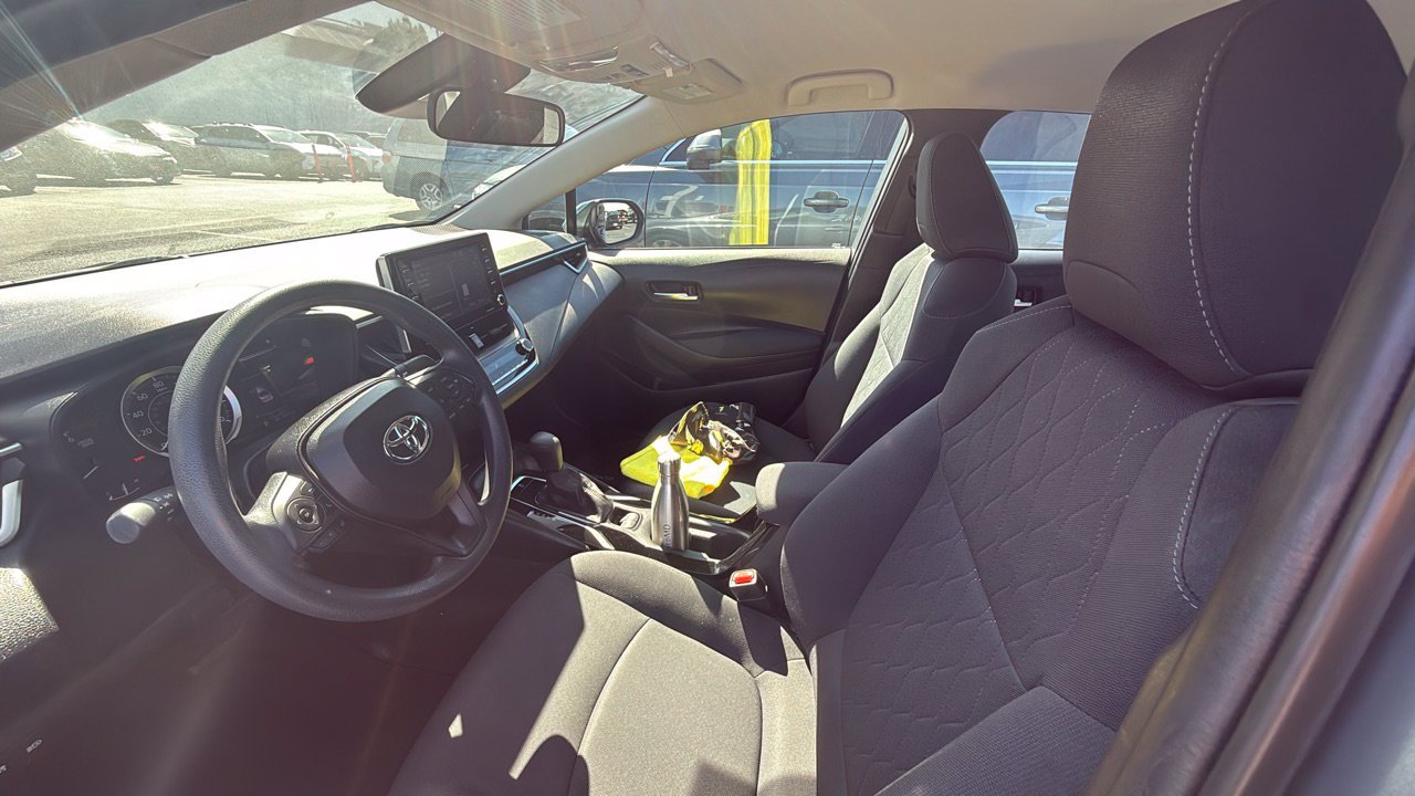Used 2021 Toyota Corolla LE w/ Carpet Mat Package (TMS) FWD image 3
