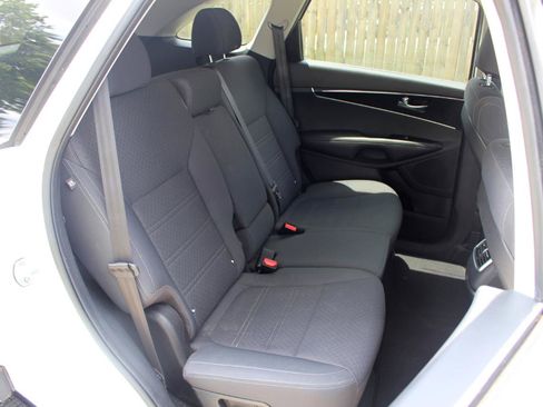 Used 2017 Kia Sorento FWD image 32