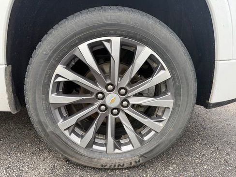 Used 2023 Chevrolet Traverse Premier AWD/4WD image 9