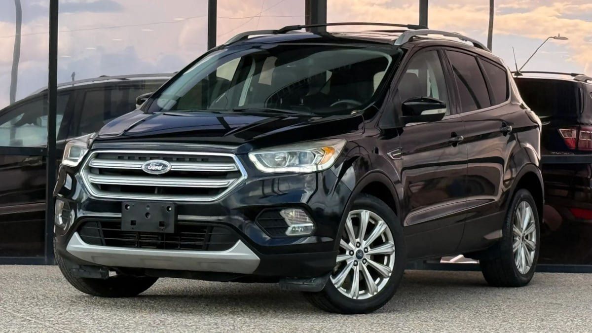 Used 2017 Ford Escape Titanium FWD image 2